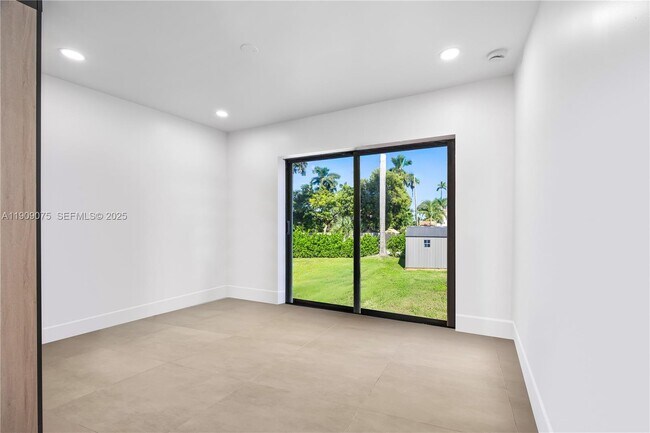 Building Photo - 1141 Hollywood Blvd