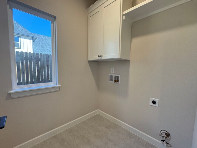 Building Photo - BRAND NEW - 4 bed - 3 bath - 2 car with fenced yard!