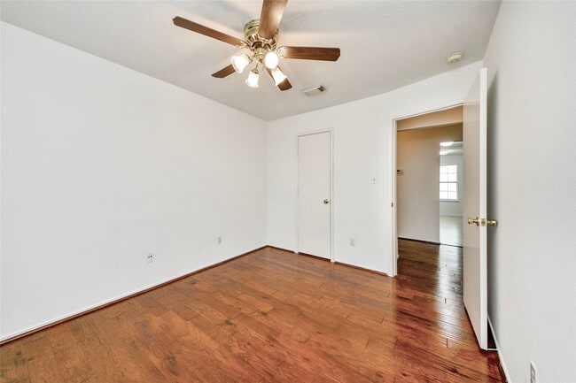 Building Photo - 16134 Coleburn Dr