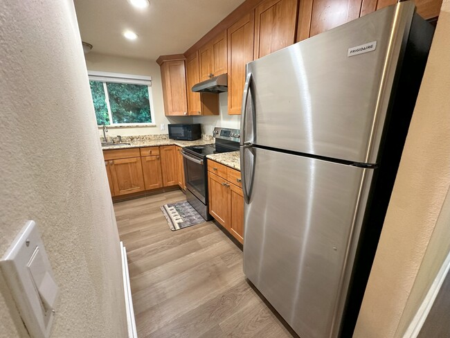 L-shaped Kitchen connecting to hallway and dining areas make it easily accessible. - 17731 NE 88th Pl