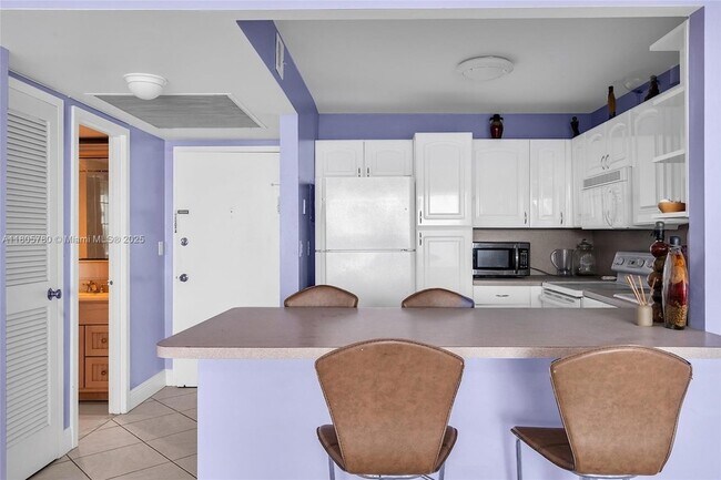 Building Photo - 2030 S Ocean Dr