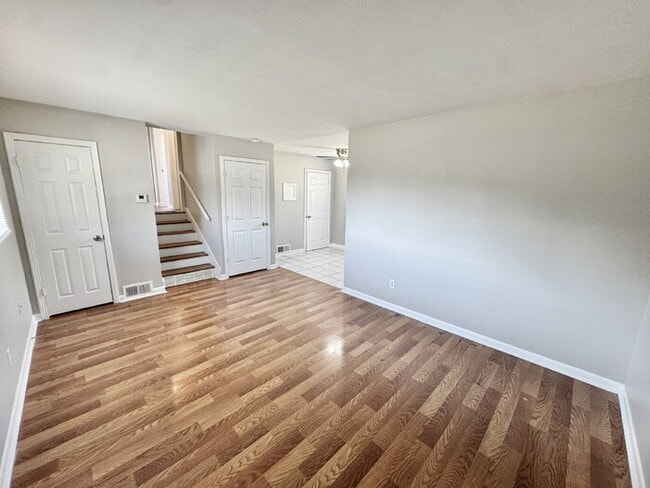 Building Photo - 784 Western Park Dr