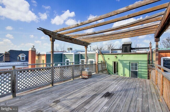 Building Photo - 1756 Park Rd NW