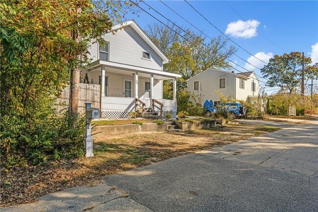 Building Photo - 34 Read Ave