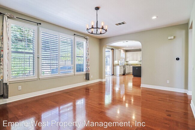 Building Photo - 5 br, 3 bath House - 28115 De La Vina Way