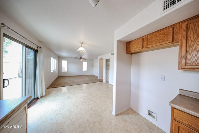 Building Photo - 4725 W Fawn Dr