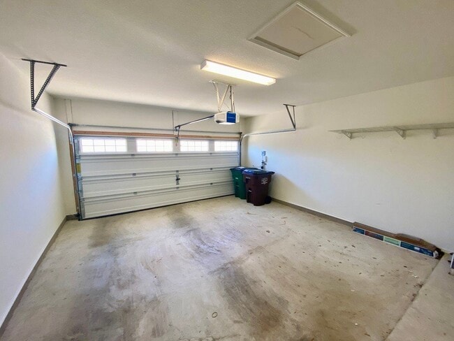 Building Photo - Live on the Golf Course at Star Ranch!! 4B...