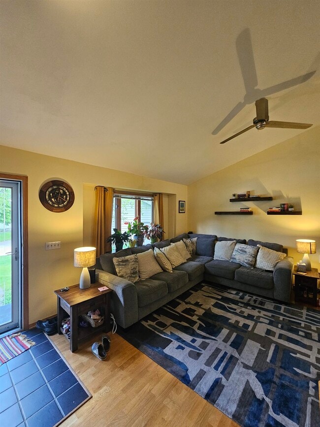 Building Photo - 862 Sky Ridge Dr