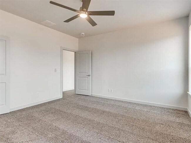 Building Photo - 4601 Olivera St