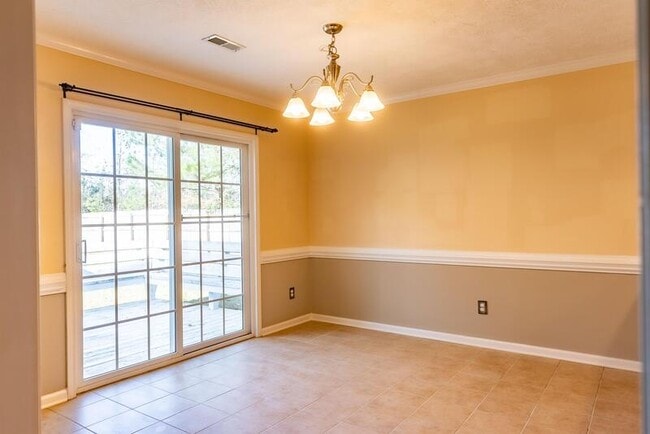 Building Photo - 389 Livingston Dr