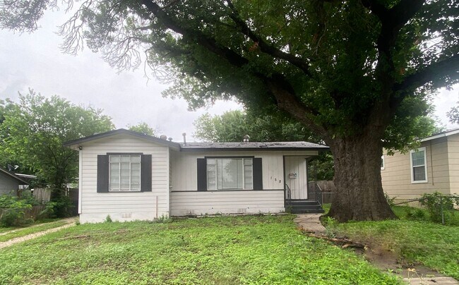 Building Photo - 158 Weizmann St