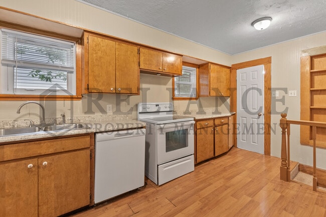 Building Photo - 719 S Glenn St