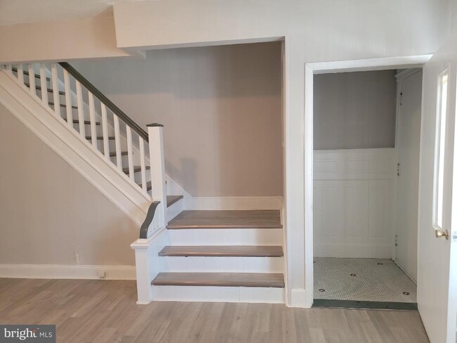 Building Photo - 5438 Addison St