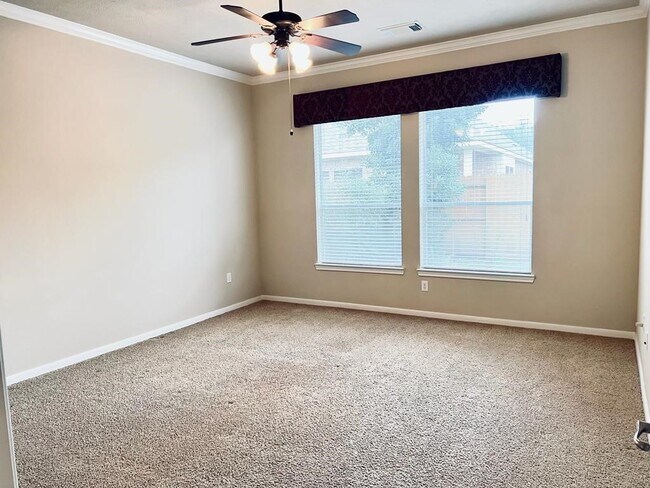 Building Photo - 5235 Valley Bluff Ln