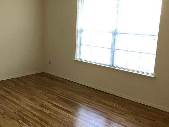 Building Photo - 550 Central Ave