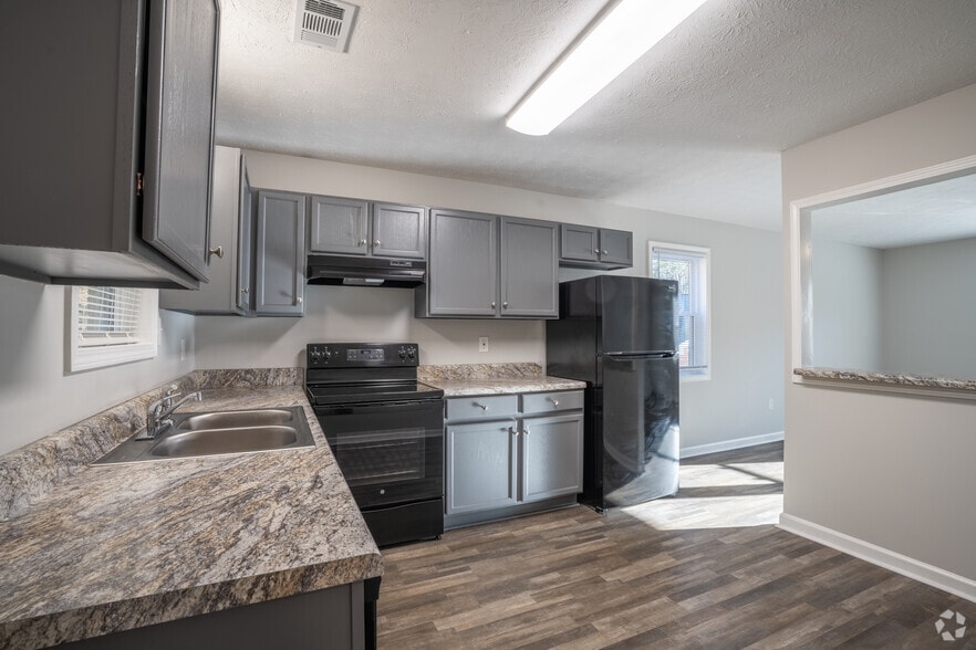 2BR, 2BA - 922SF - Kitchen - Jackson Place Apartments