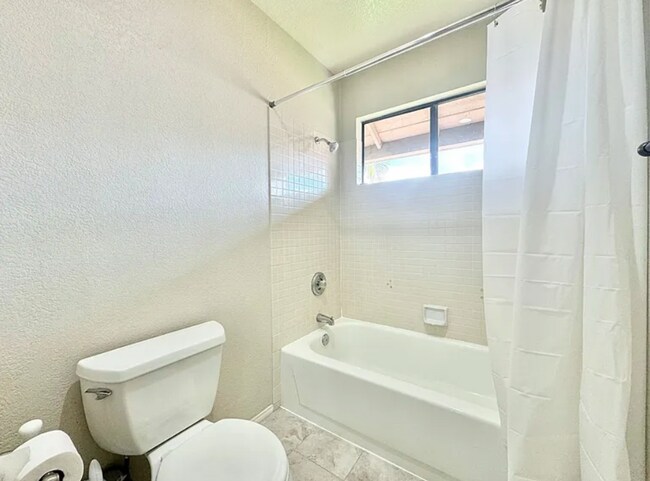 Building Photo - Beautiful 5B/3BA Home in Rancho Bernardo A...