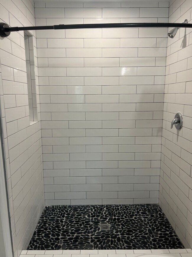 Building Photo - Beautifully Updated Brighton Bay Villa