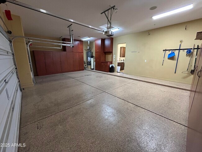 Building Photo - 5415 E Hallihan Dr