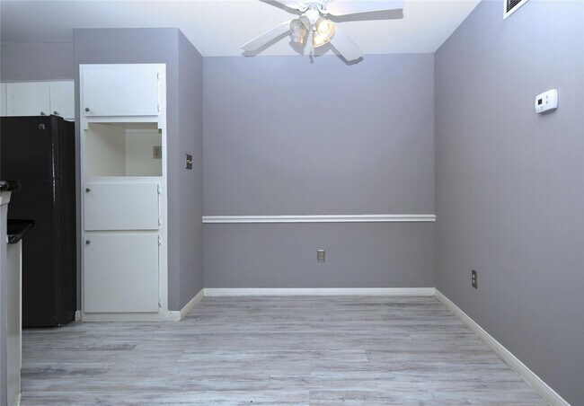 Building Photo - 2626 Holly Hall St