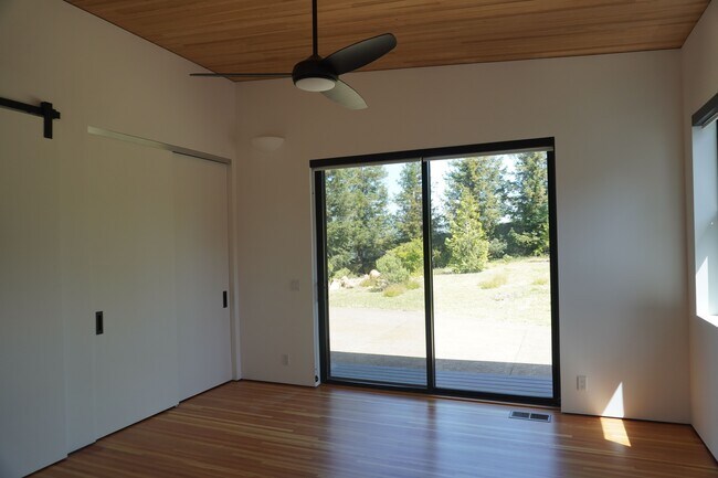 Building Photo - 4330 Parker Hill Rd
