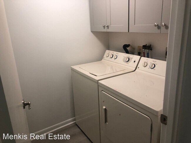 Building Photo - 2 br, 2 bath House - 15210 Elkridge Way # 2G