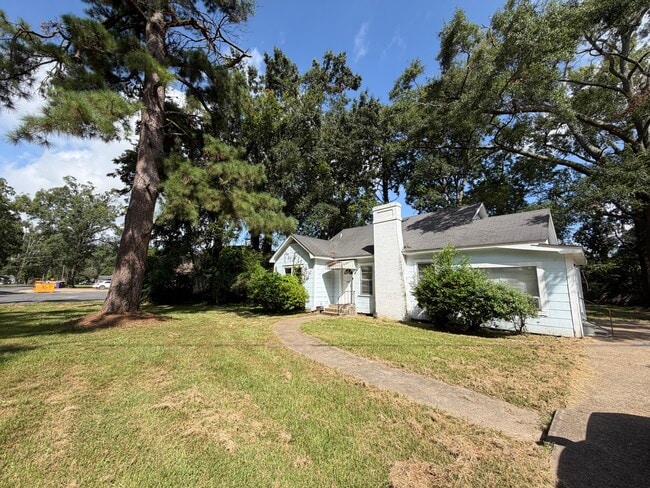 Building Photo - 4015 Spurgeon Dr