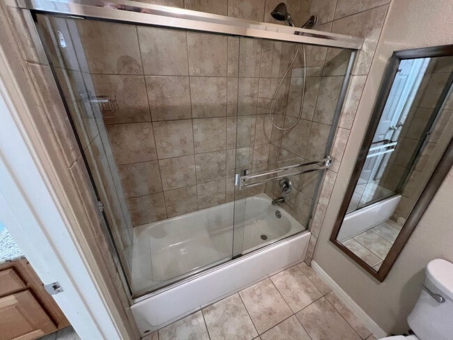 Building Photo - 1500 East Side Dr