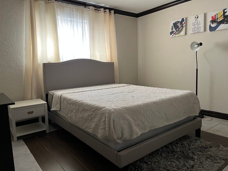 Building Photo - 3503 Canterbury Dr