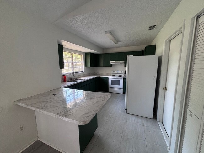 Building Photo - 3/2 Home in the Lake Joy Magic Lake Communities