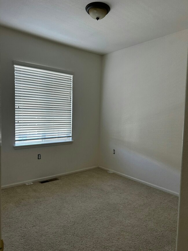 Building Photo - 12929 Grant Cir E