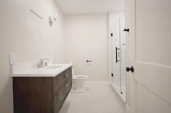 Building Photo - 701 E 2nd St