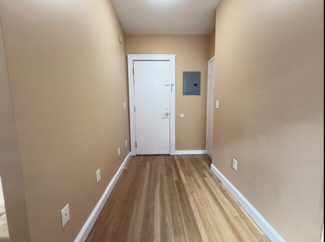 Building Photo - 483 Beacon St