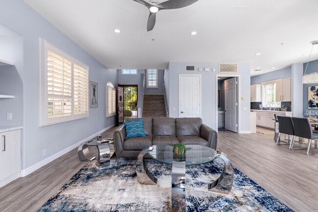 Building Photo - 546 N Indian Canyon Dr