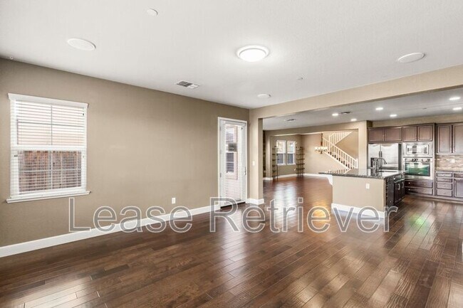 Building Photo - 479 W Esplanade Dr