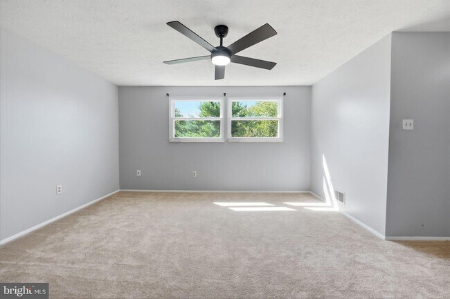Building Photo - 142 Fairfield Dr