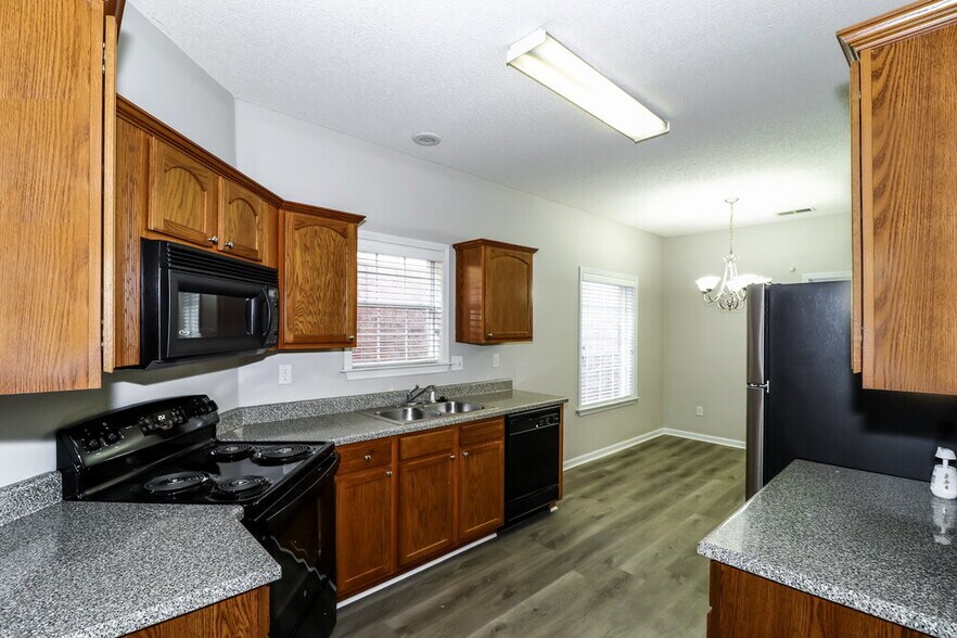 Building Photo - 9134 Cinderhill Cove E