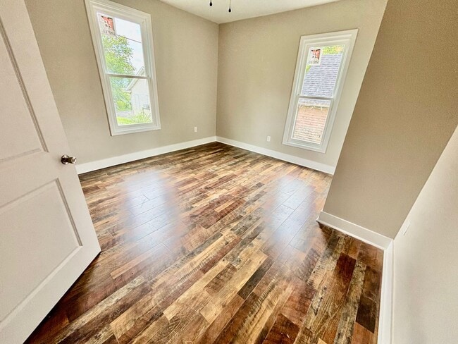 Building Photo - Fully Remodeled 3BR Gem in Frankfort