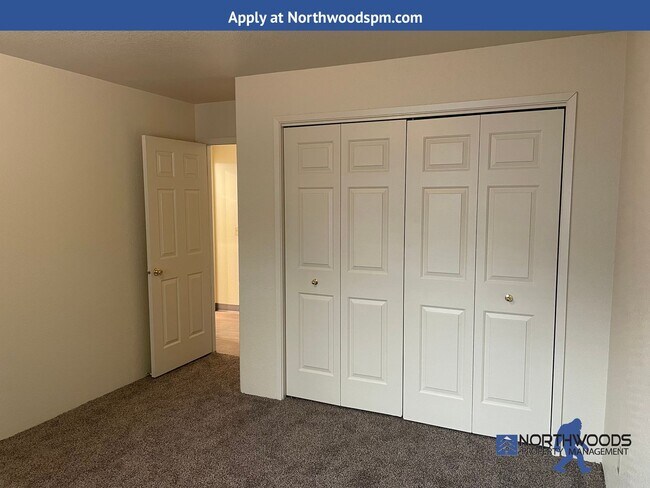 Building Photo - Very Nice 2 Bedroom 1 Bath Condo-Located i...