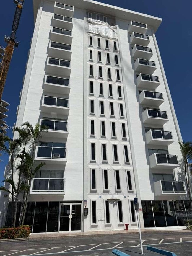 Building Photo - 5313 Collins Ave