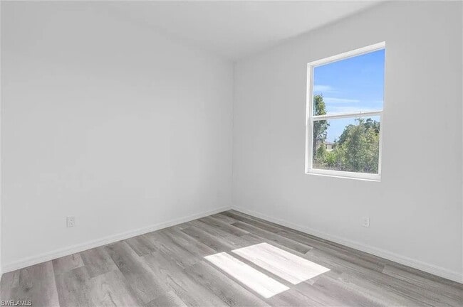 Building Photo - 422 NE 20th Terrace