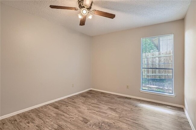 Building Photo - 11405 Walnut Ridge Dr
