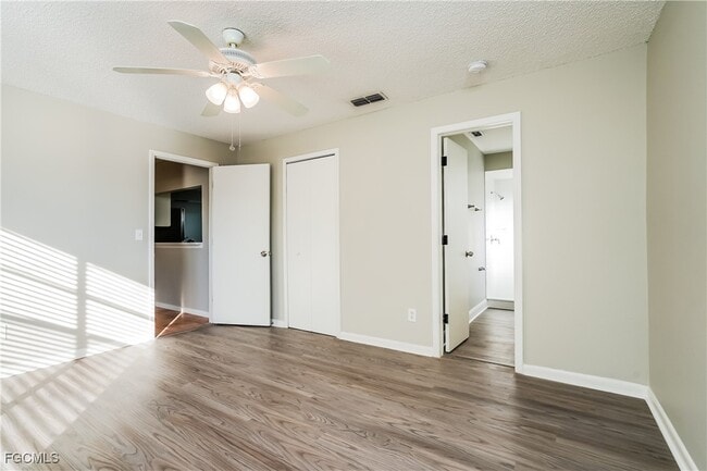 Building Photo - 220 SE 27th Terrace