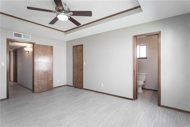 Building Photo - 701 El Parque Dr
