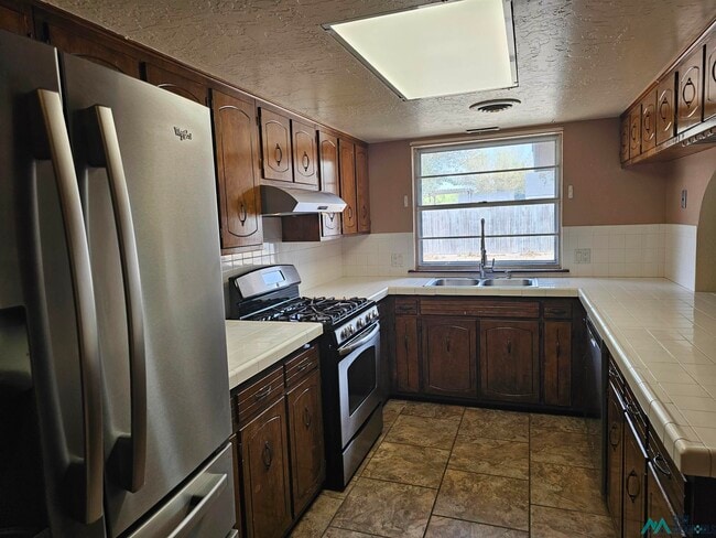 Building Photo - 1600 Arcineiga Dr