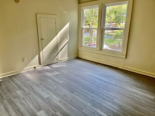 Building Photo - Tyler Street #102