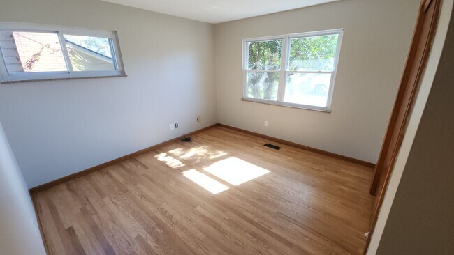 Building Photo - Beautifully updated 3-bedroom, 2-bath home...