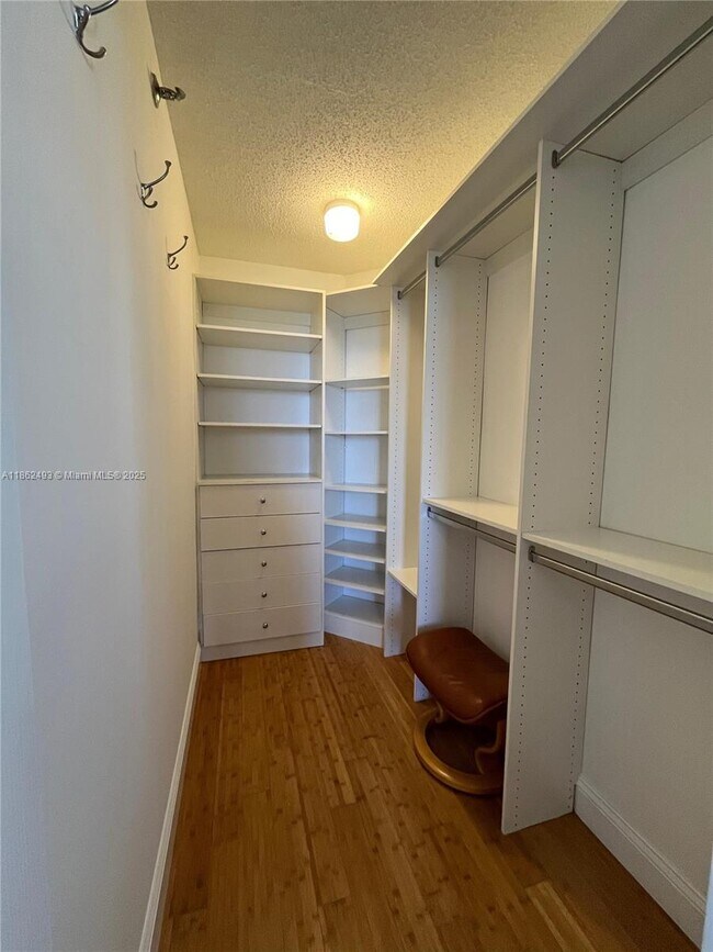 Building Photo - 770 Claughton Island Dr