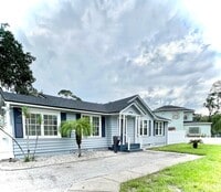 Building Photo - 2704 Spring Park Rd