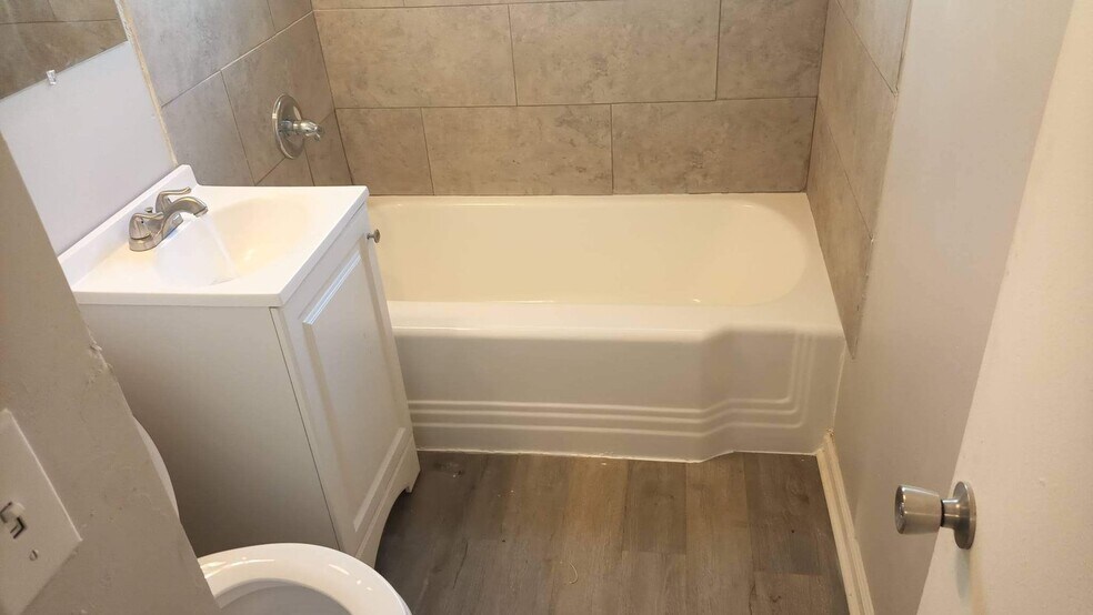 Building Photo - 2441 N Oswego Ave